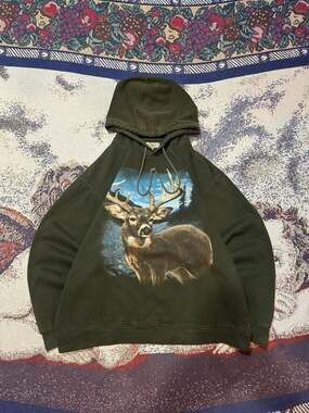 00s Retreat Forest Green Deer Graphic Pullover Hoodie